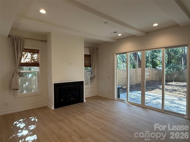 Photo - 612 Ambassador St