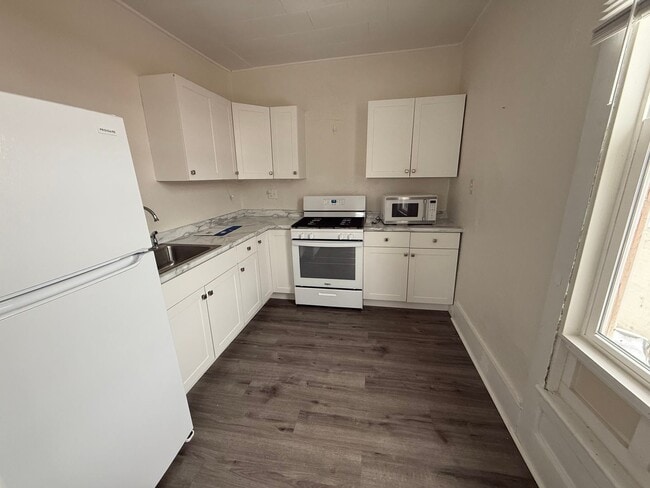 Photo - 313 N Michigan Ave Unit 313 N. Michigan Ave- Apt #2