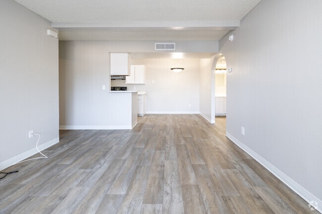 2 habitaciones, 2 baños - 1000 pies cuadrados - Sala de estar - CopperHill