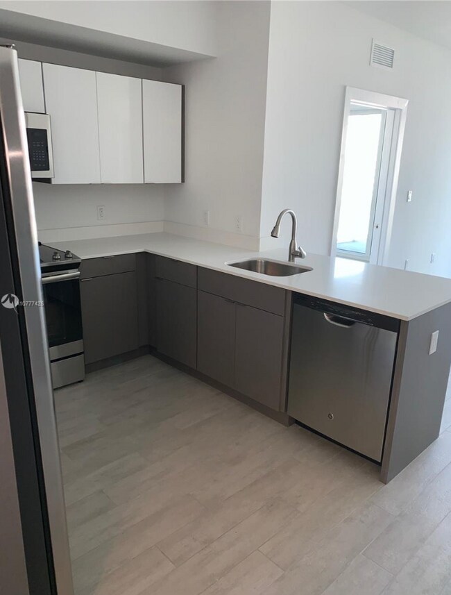 Photo - 321 NE 26th St