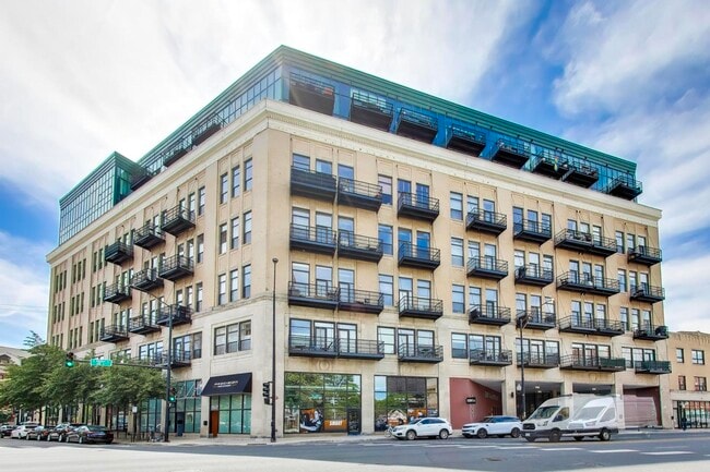 Building Photo - 1645 W Ogden Ave