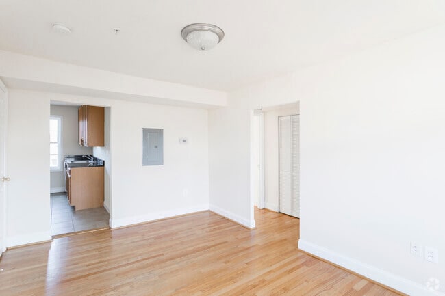 1HAB, 1BA - 459 ft² - Courtyard on Constitution