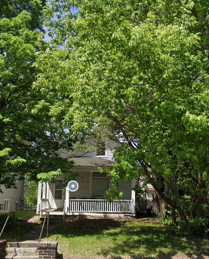 Photo - 644 Ontario St SE