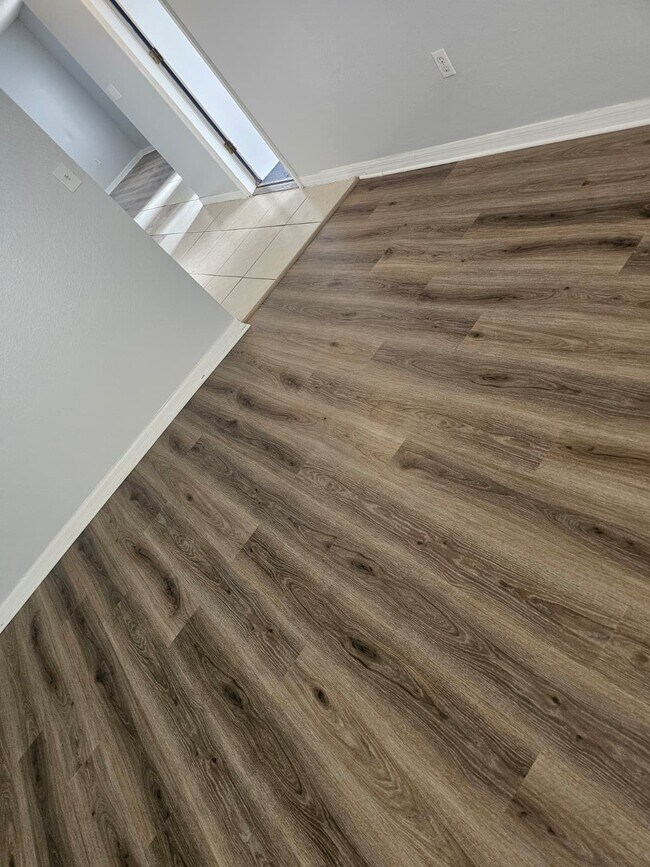 Photo - 302 Aylesbury Ct