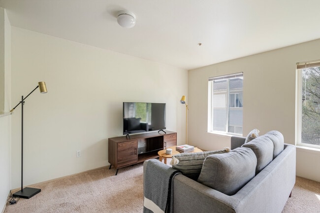 Photo - 4740 21st Ave NE Unidad SI FL1-ID1013