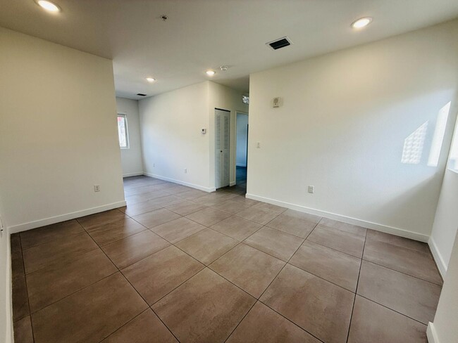 Photo - 1295 W 69th St Apartamento