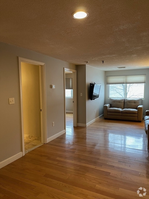 Building Photo - 8 Prospect Ave Unit #204 Rental