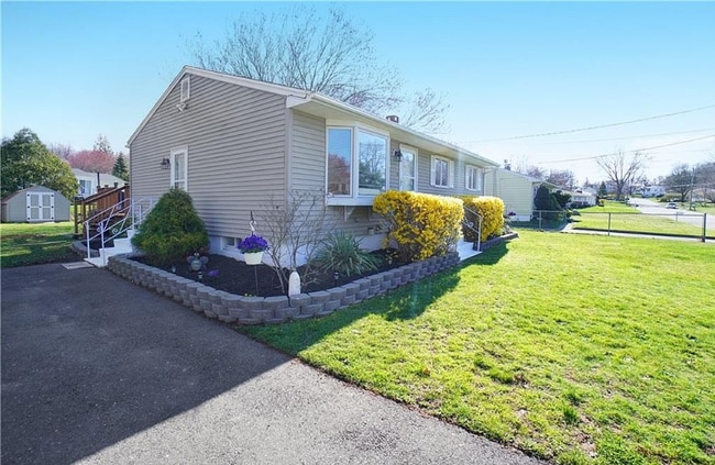 Photo - 99 Putney Dr