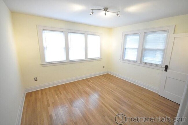 Photo - 435-437 E Tompkins Street Unidad 437 East Tompkins Street