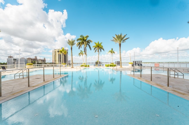 Photo - Harbor Grand