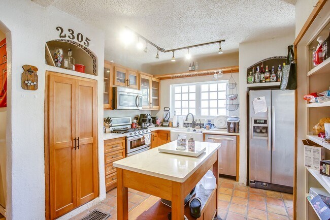 Photo - 2305 18th St Unit Front