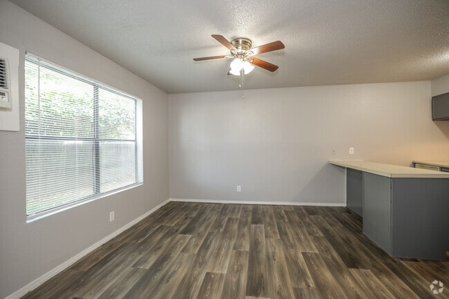 1BR, 1BA - 750SF - Left - Living Area