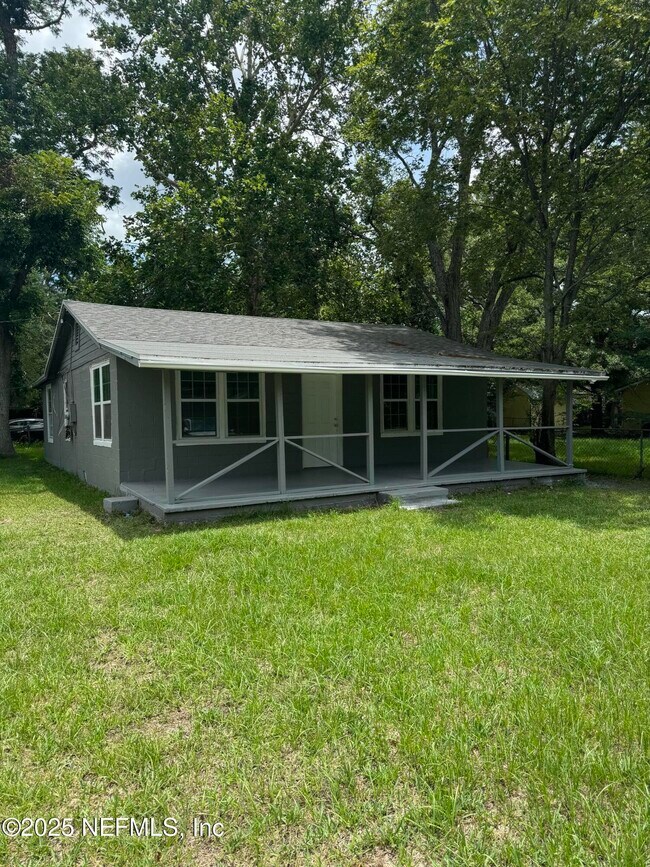 Photo - 1421 Detroit St