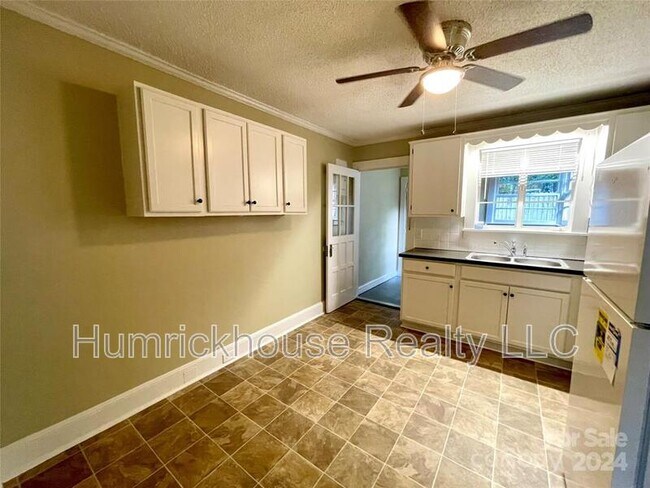 Photo - 338 Magnolia St NW