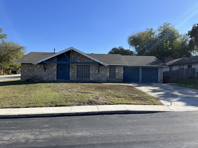 Brand new remodel with new appliances. - 4302 Millstead St Casa