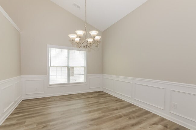 Photo - 420 Eglington Tr