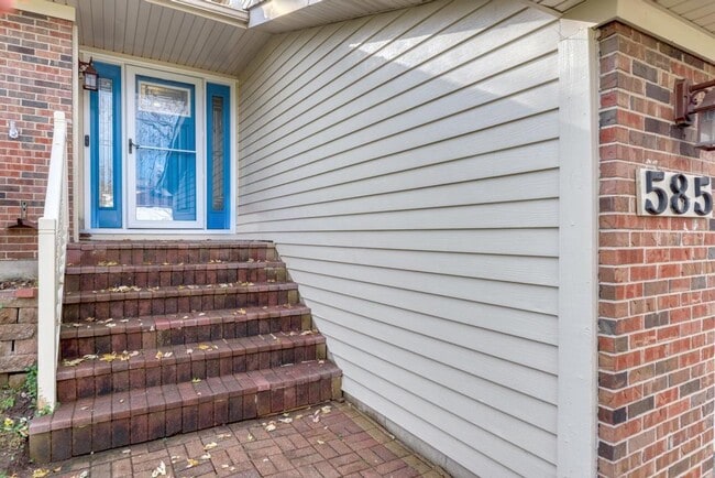 Photo - 585 Cambridge Way