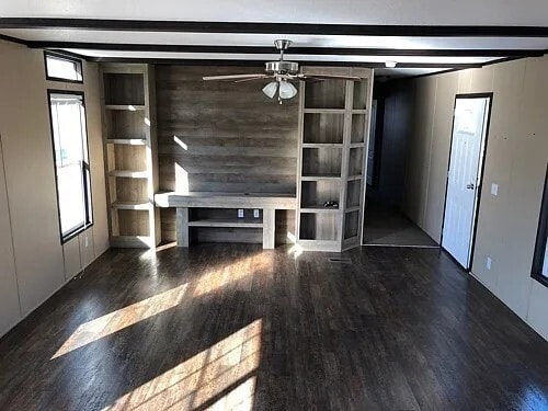 Photo - 16023 Red Oak