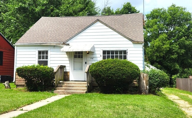 Building Photo - 714 Albert Ave