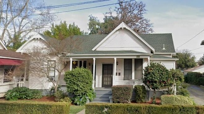 Building Photo - 421 Normal Ave