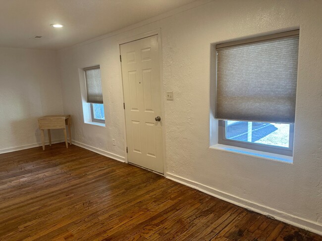 Photo - 212 S Leroux St Unit 3
