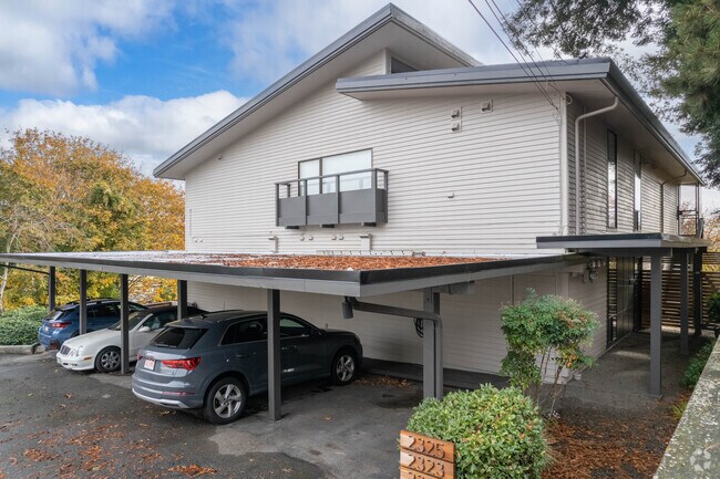 Exterior - 2323 W Plymouth St