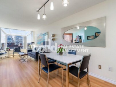 Photo - 950 Drake St