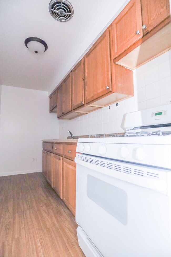 Photo - 2835 N Cambridge Ave Apartment Unit #106