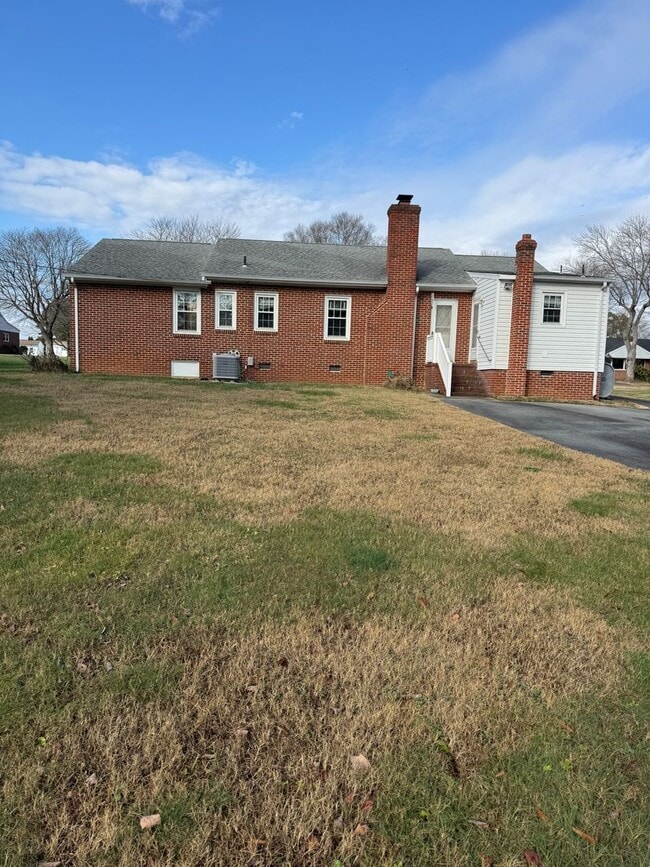 Photo - Well maintained 3 Bedroom/2 bath brick rancher in Mechanicsville with large backyard and two car ...