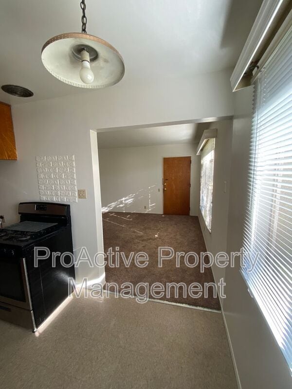 Photo - 1221 W Shorb St