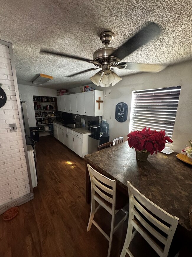 Photo - 908 NE Bronstad Dr