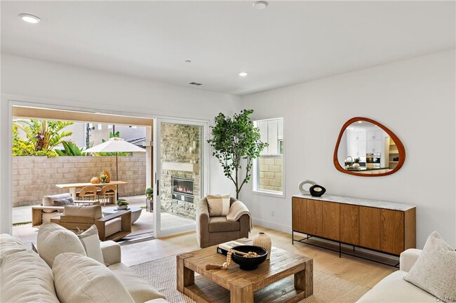 Building Photo - 66 Chasma