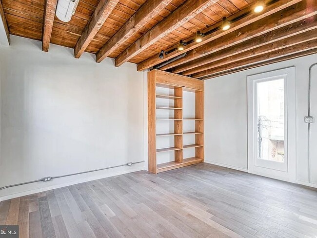 Photo - 2212 Panama St