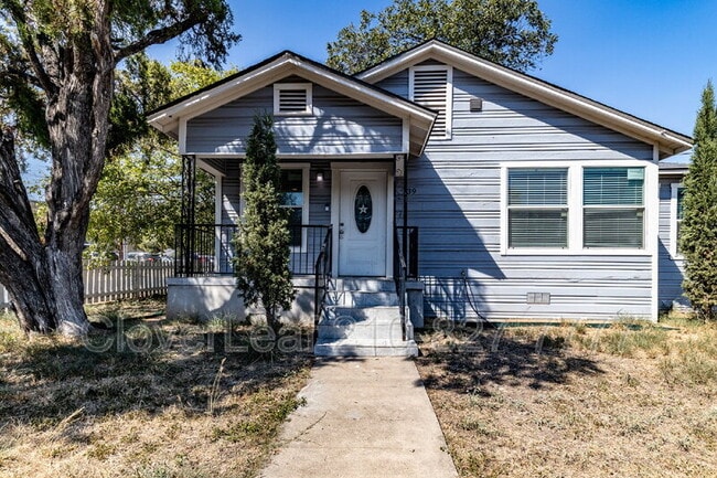 Photo - 139 Hansford St