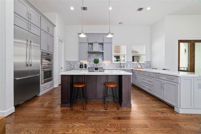Photo - 710 Delano St