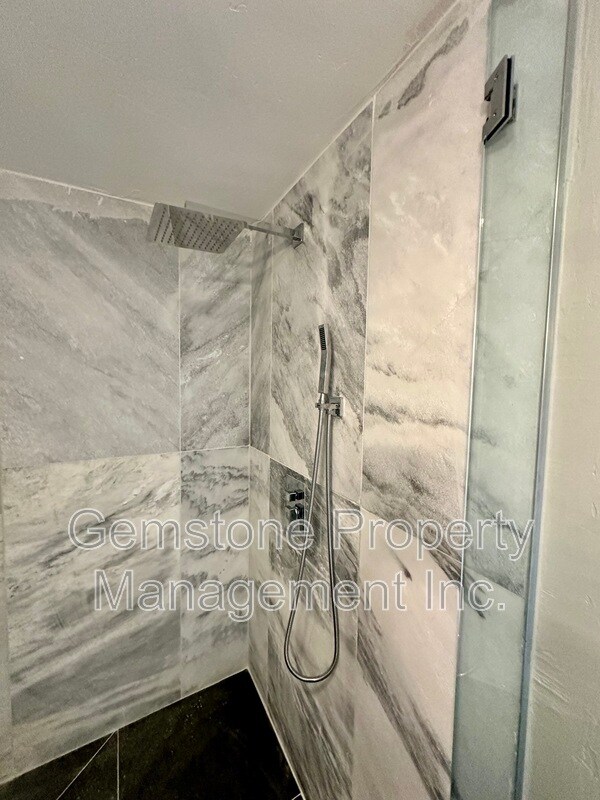 Photo - 4810 54th St