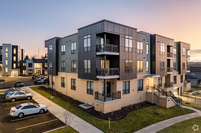 Building Photo - The Outlook at 1000 Oaks