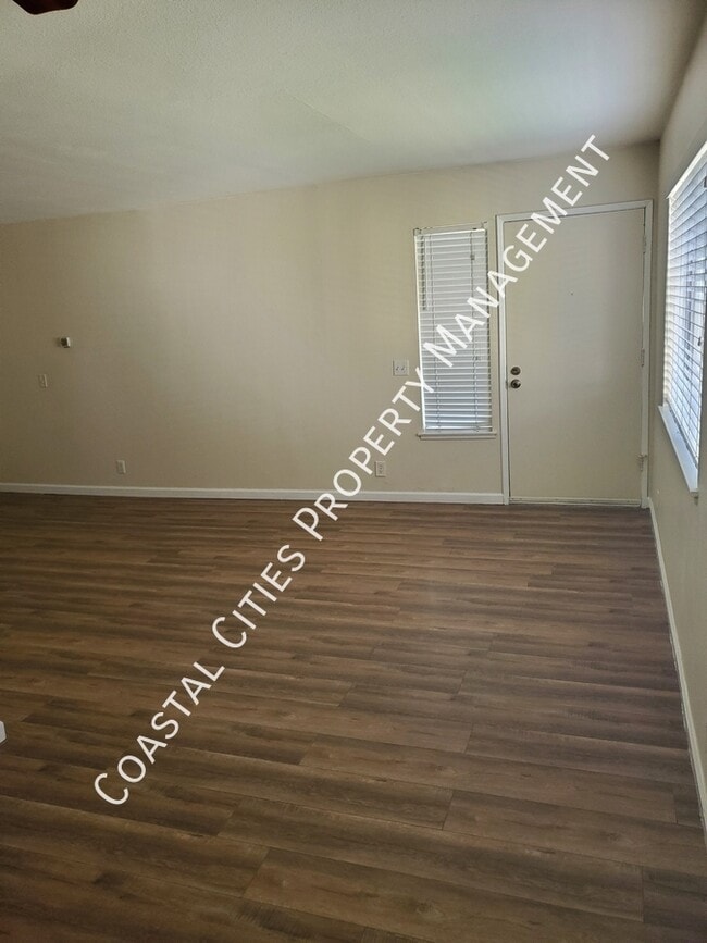 Photo - 2429 College Ln