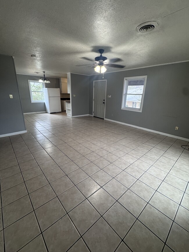 Photo - 465 N Broadway St