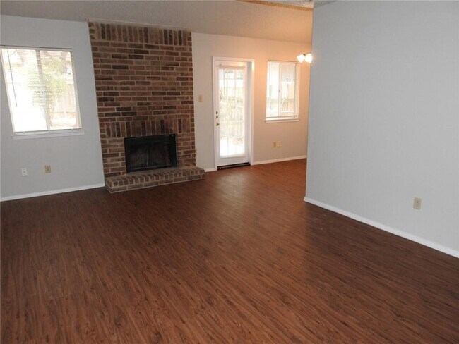 Photo - 4500 Dorsett Oaks Cir