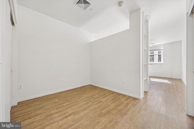 Photo - 1015 W Lancaster Ave