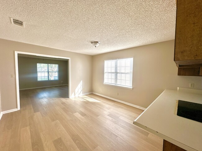 Photo - 5 Kensington Cir