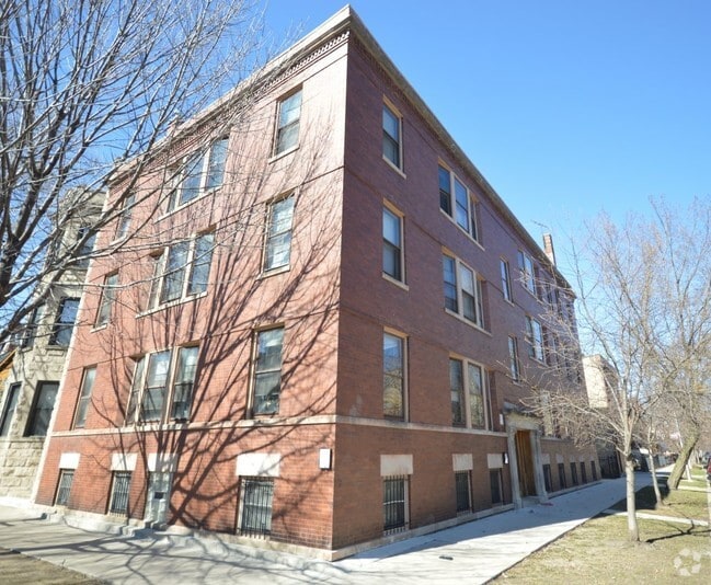 Building Photo - 3810 N. Greenview Rental