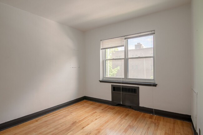 Photo - 6210 Avenue Deacon 6210 Chemin Deacon Unité 00A6