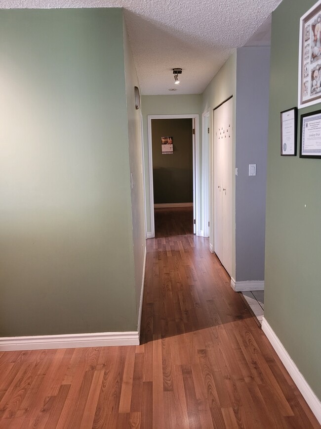 Photo - 13923 72 Av Unit 2-Bedroom