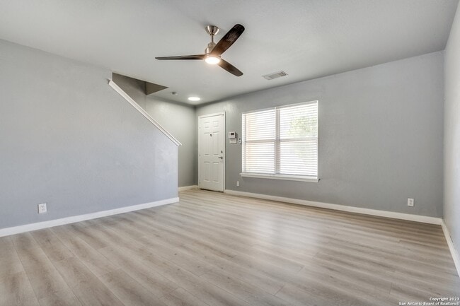 Photo - 22 McLennan Oak