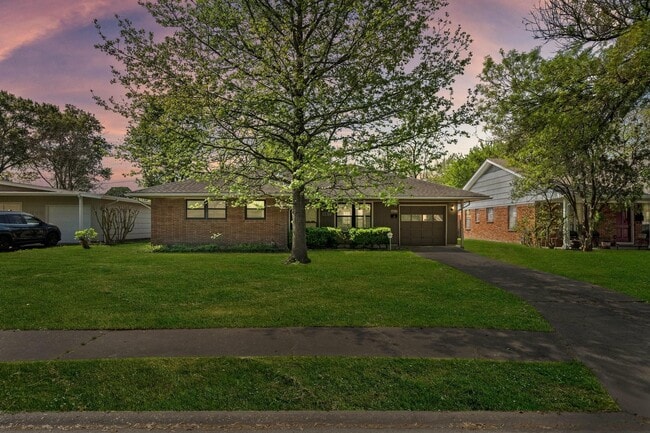 Photo - 6817 Hendon Ln