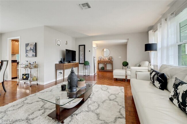 Photo - 4556 Lakewood Blvd