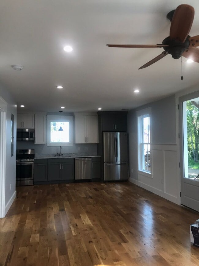 Photo - 52 America St Unidad C