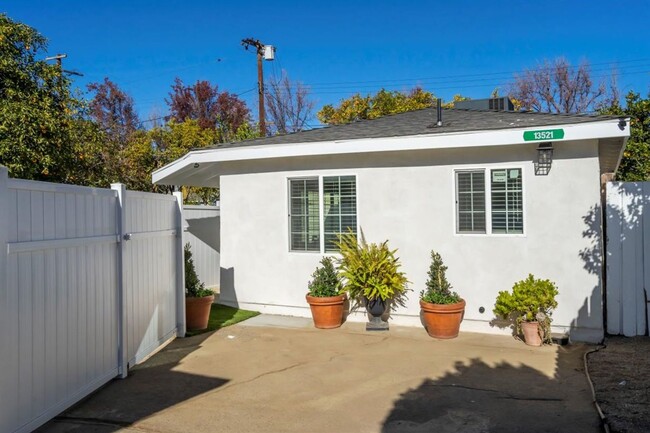 Beautifully remodeled 2 bedroom home - Beautifully remodeled 2 bedroom home